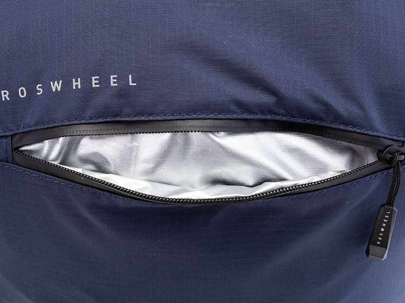 Water-resistant Tour Lightweight Pannier designed for touring, featuring a semi-rigid structure and flexible attachment system for secure fitting.