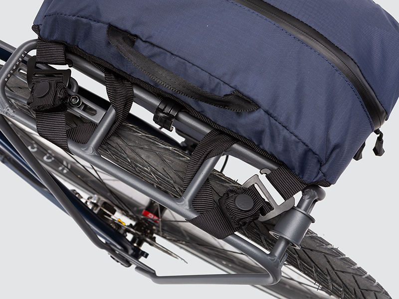 Water-resistant Tour Lightweight Pannier designed for touring, featuring a semi-rigid structure and flexible attachment system for secure fitting.