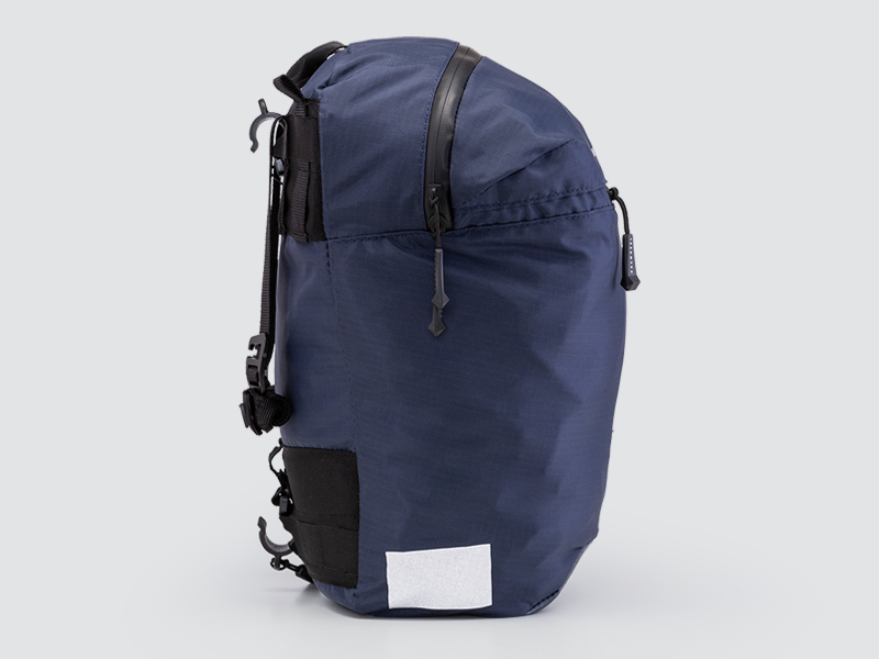 Water-resistant Tour Lightweight Pannier designed for touring, featuring a semi-rigid structure and flexible attachment system for secure fitting.