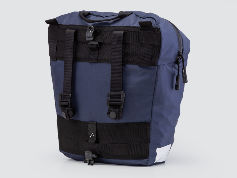 Water-resistant Tour Lightweight Pannier designed for touring, featuring a semi-rigid structure and flexible attachment system for secure fitting.